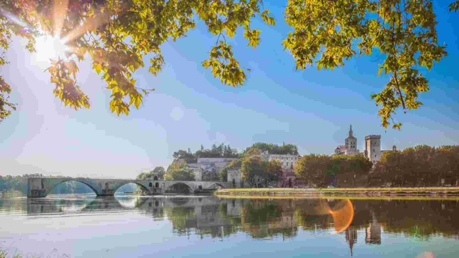 Santons and Christmas traditions along the canals of Provence Following the footsteps of fortresses and authentic villages