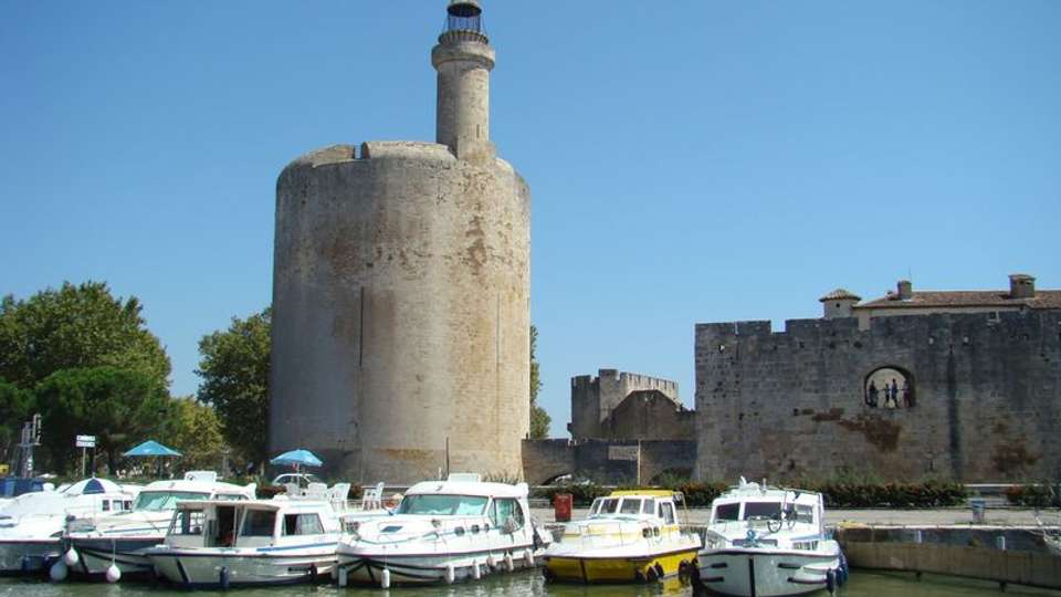Santons and Christmas traditions along the canals of Provence Following the footsteps of fortresses and authentic villages - Tweet World Travel - France - Image 5