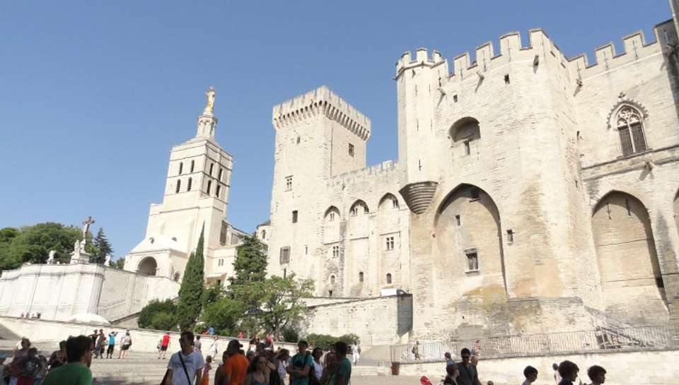 Santons and Christmas traditions along the canals of Provence In the footsteps of fortresses and authentic villages - Croisieurope - France - Image 4