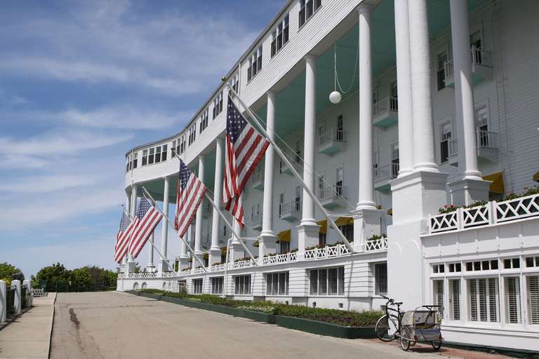 Scenic Great Lakes with Mackinac Island trip - alternative tour available