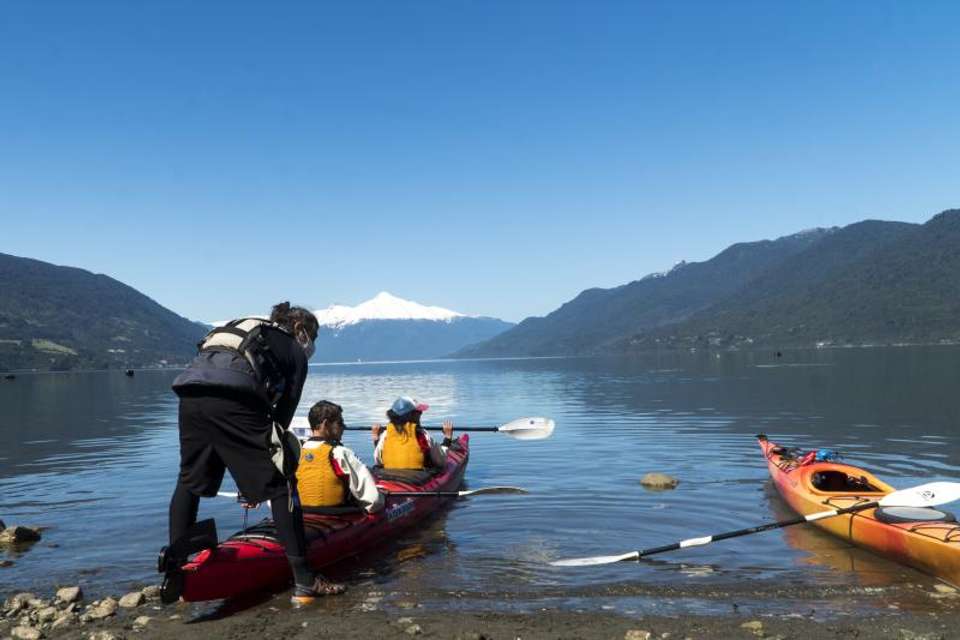 Scenic Kayak, Row between volcanoes Half-day - Tangol Tours - Chile - Image 4