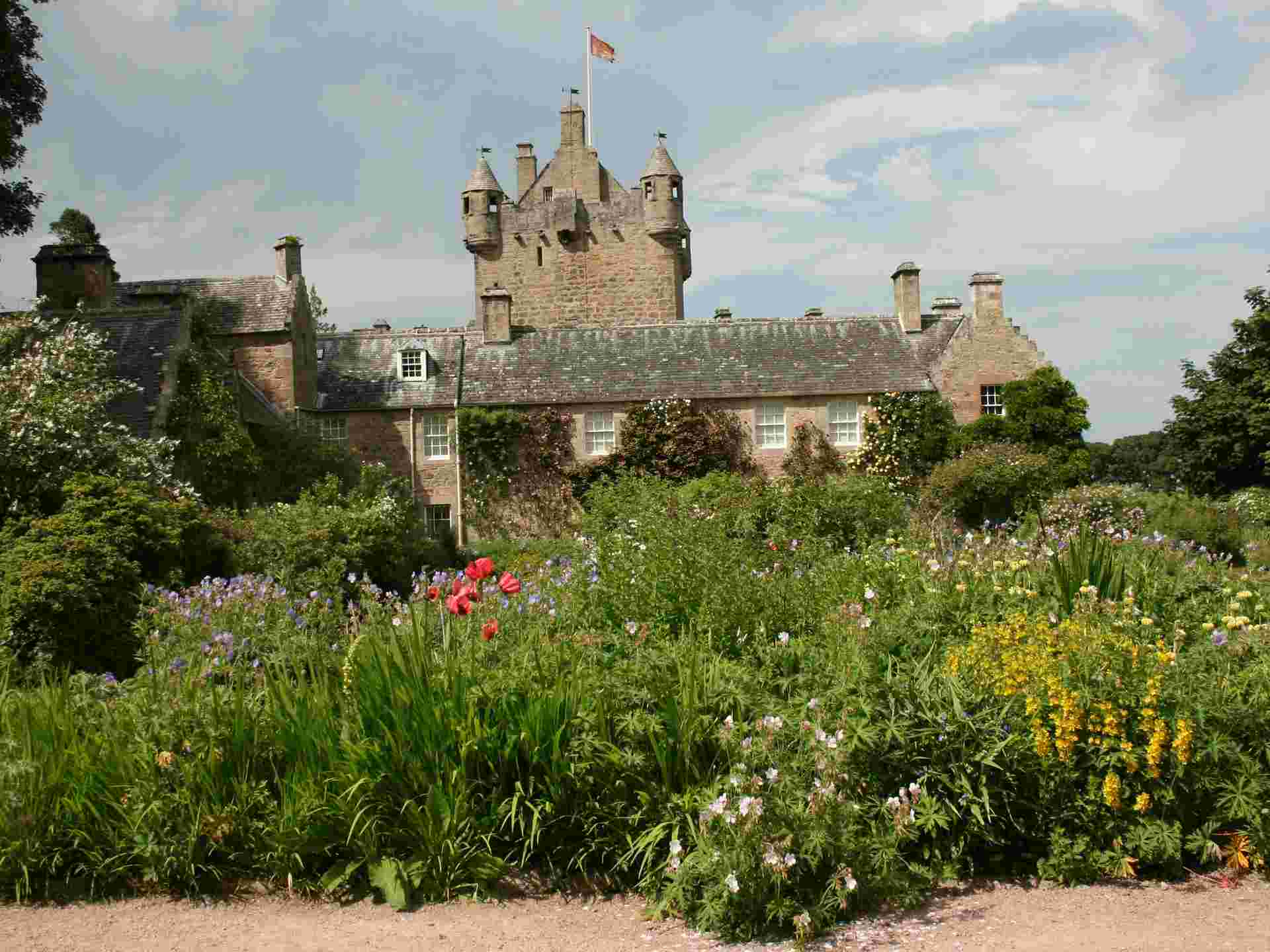 Scotland: Land of Lore & Legend 