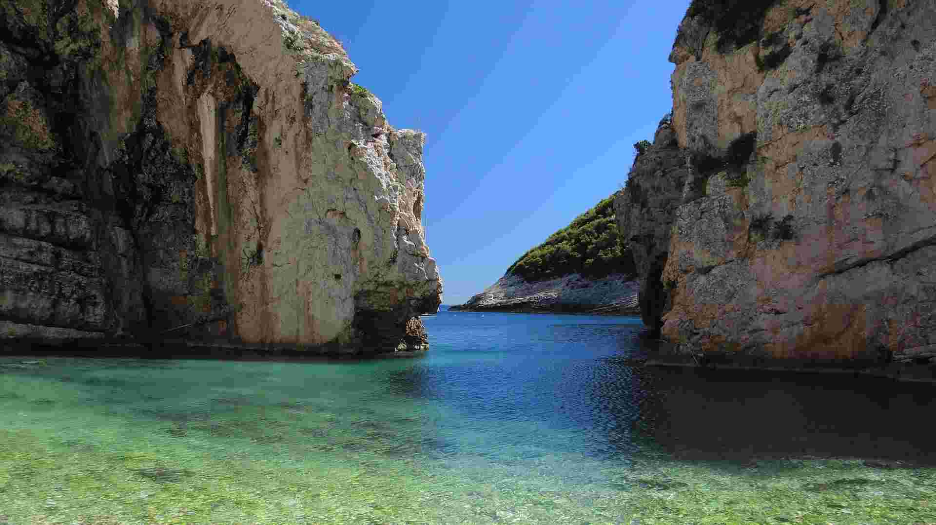 Seafront Villa & Yacht Cruise Combo Holiday