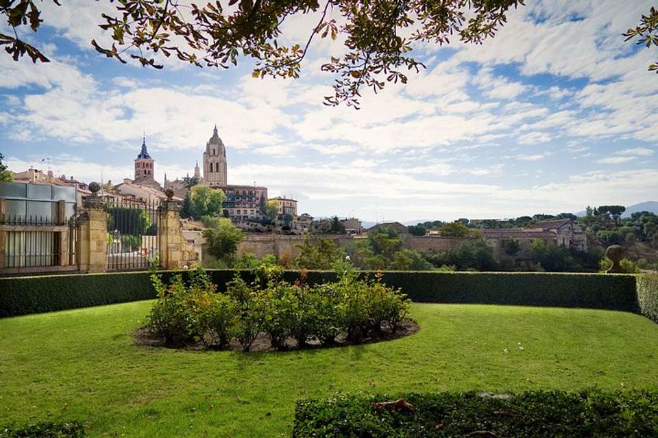 Segovia And Avila Guided Day Trip From Madrid - Vpt Tours - Spain - Image 11