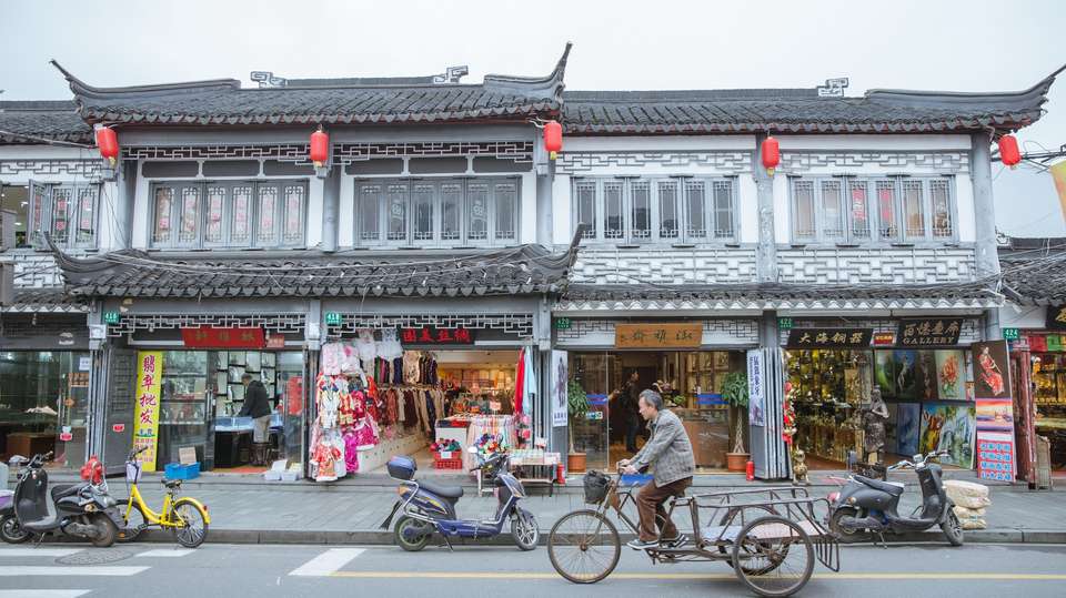 Shanghai Highlights and Zhujiajiao Water Town - Shanghai Advisor Tour - China - Image 2