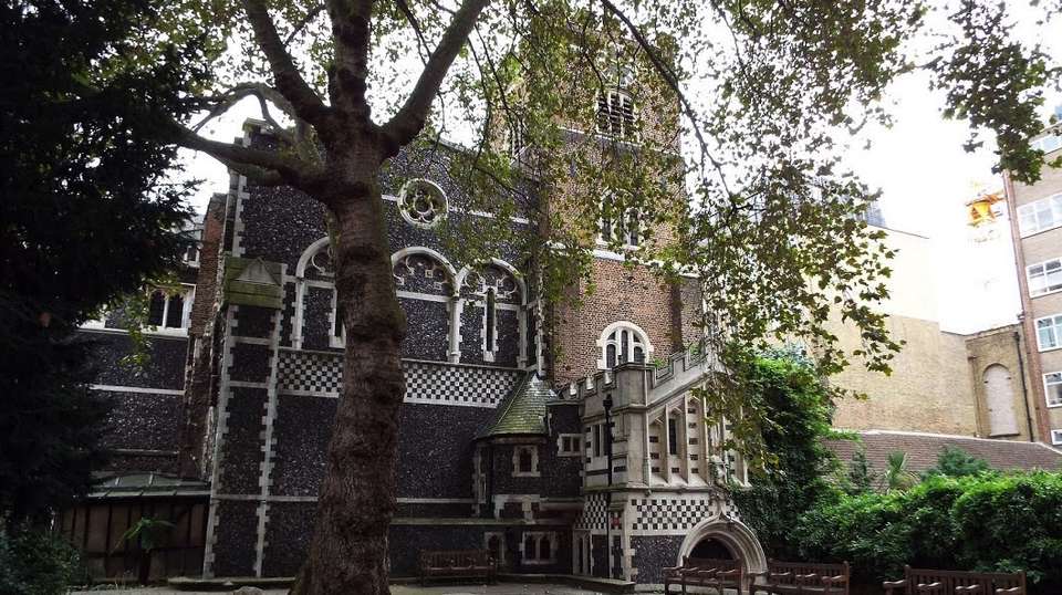 Sherlock Private Walking Tour - Ye Olde England Tours - England - Image 3