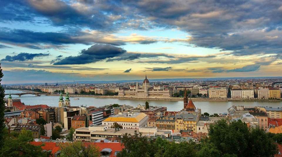 Sightseeing Cruise on the Danube 19:00 - Hungaria Koncert Ltd - Hungary - Image 5