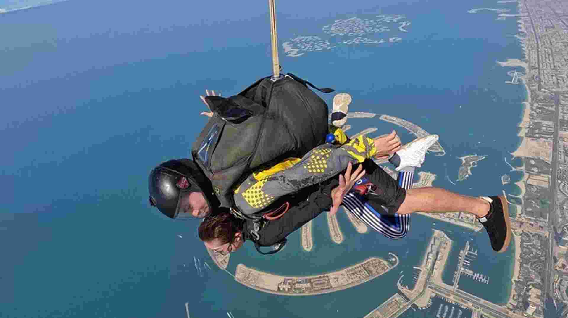 Sky Dive Dubai Palm