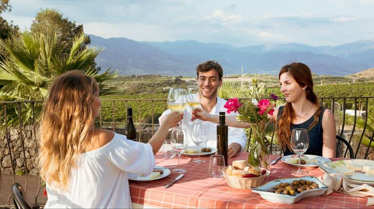 Syracuse Cultural, religious and historic sites Tour: Small Group Food & Wine Tour of Sicily