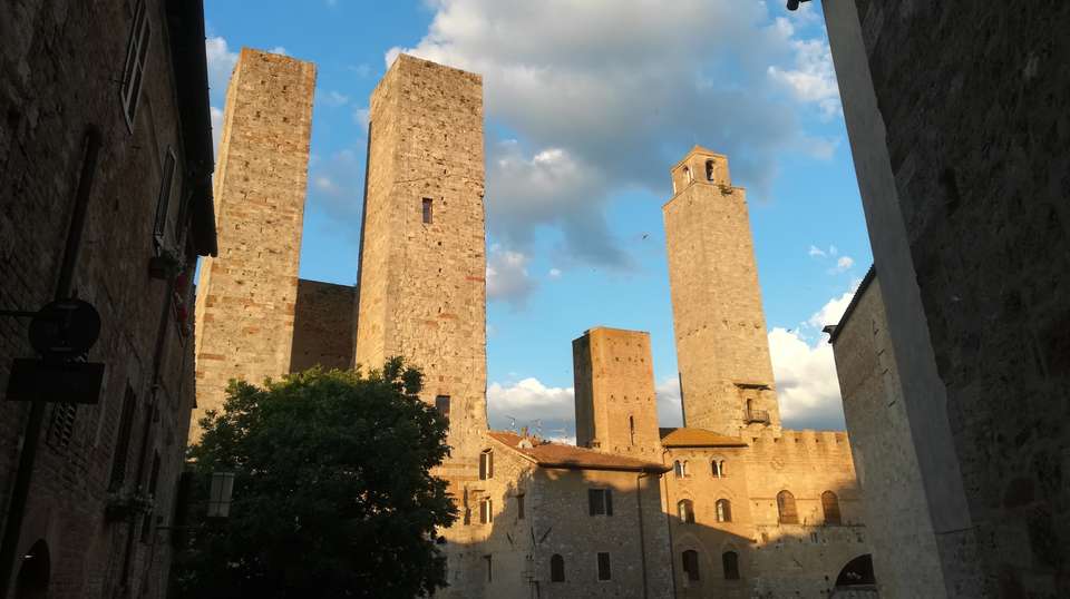 Small Group San Gimignano & Volterra Tour from Siena - Tuscan Escapes - Italy