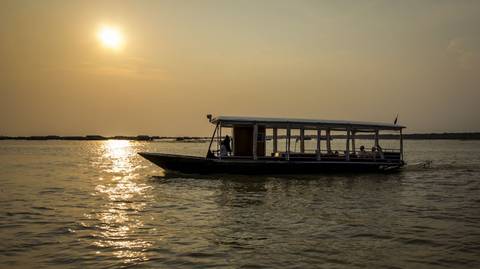 Small Group Sunset Cruise On Tonle Sap Lake With Canape