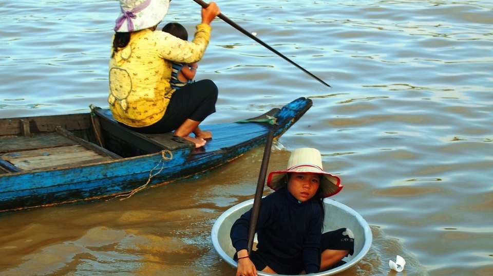 Small Group Sunset Cruise on Tonle Sap Lake with canape - V Happy Travel - Cambodia - Image 3