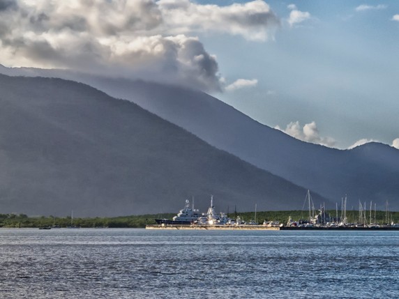 Image 4 of 7