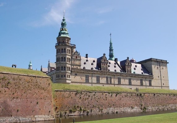 Image 4 of 8