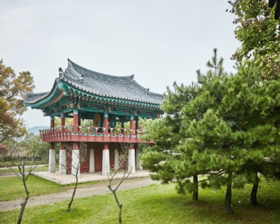 Image 4 of 12