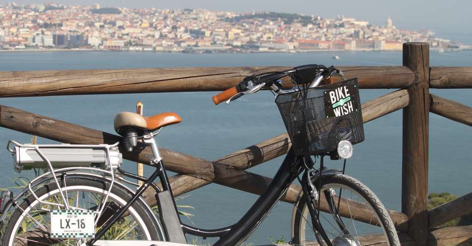 South Lisbon: Electric Bike Tour - Lisboa Autêntica - Portugal - Image 4