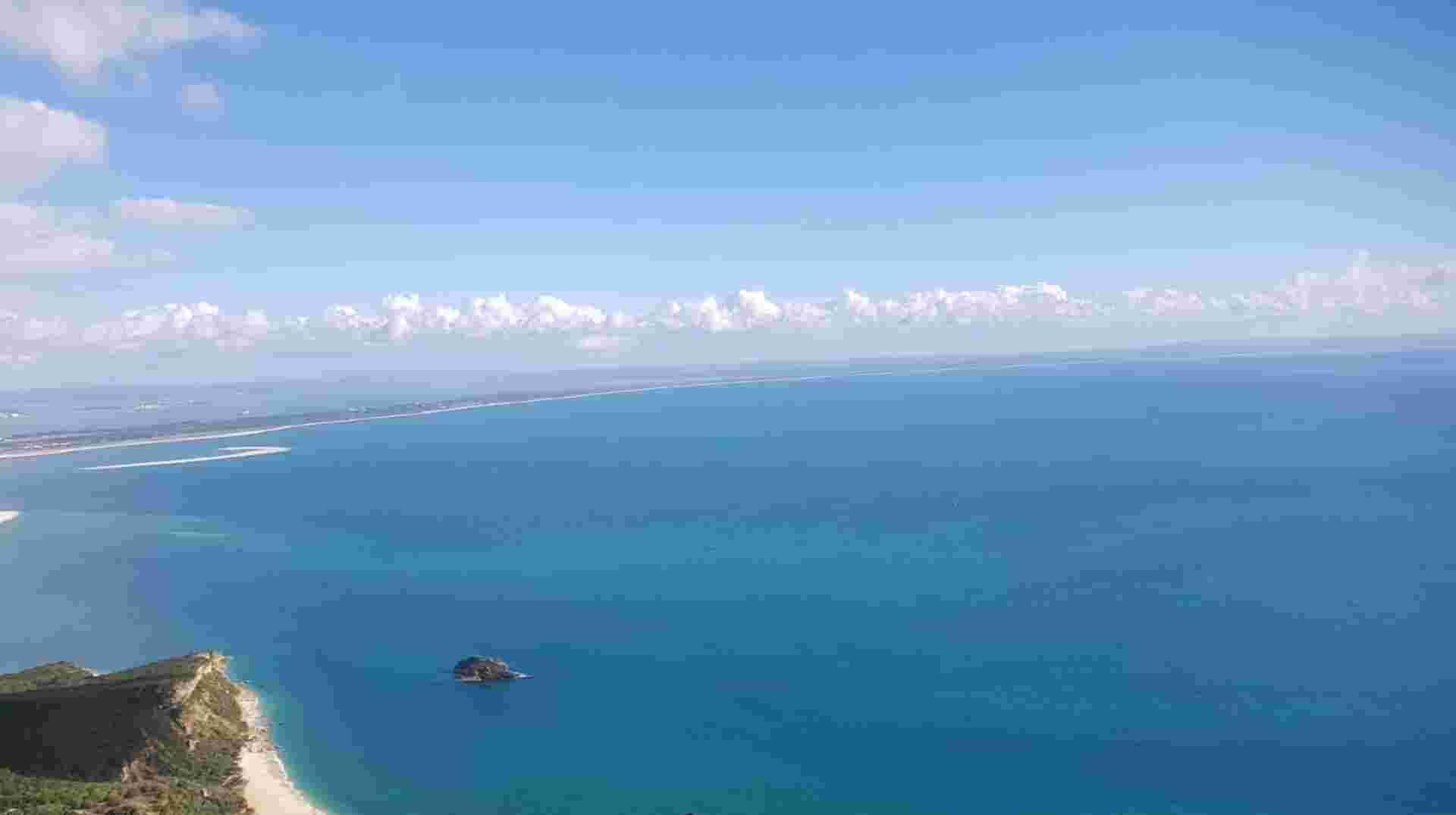 South of Lisbon’s Wonders – Arrabida, Wine & Tile Tour
