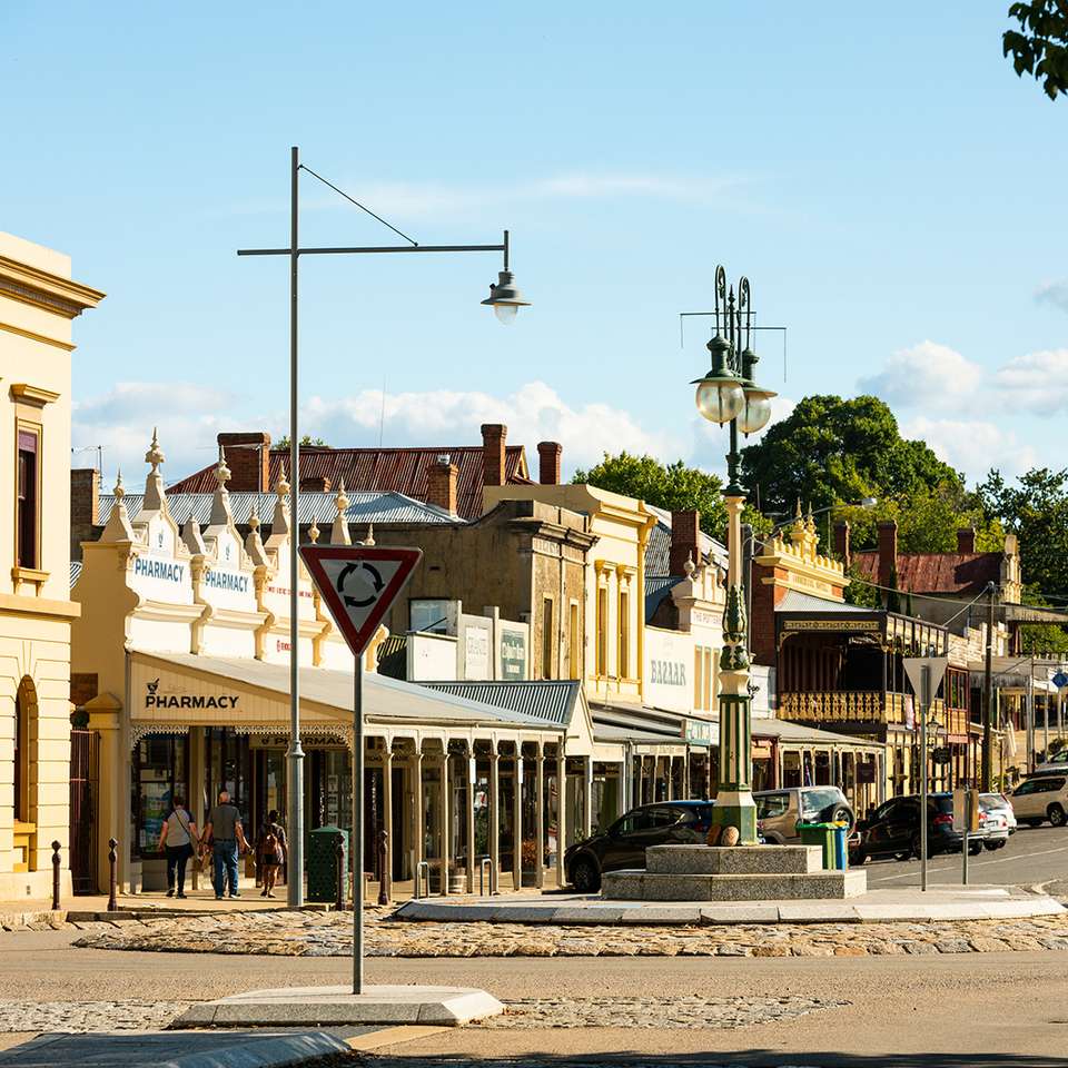 Southern Capitals - City Meets Bush - Aat Kings - Australia