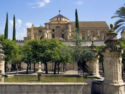 Spain Budget Tours: Spain Uncovered & Porto - 14 Days