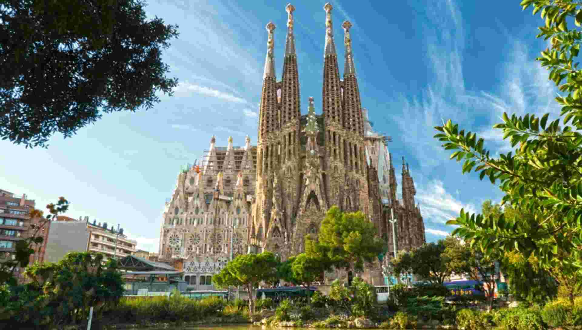Sun and Fun in the Balearic Islands
An exciting cruise to Barcelona and the Balearic Islands (port-to-port package)