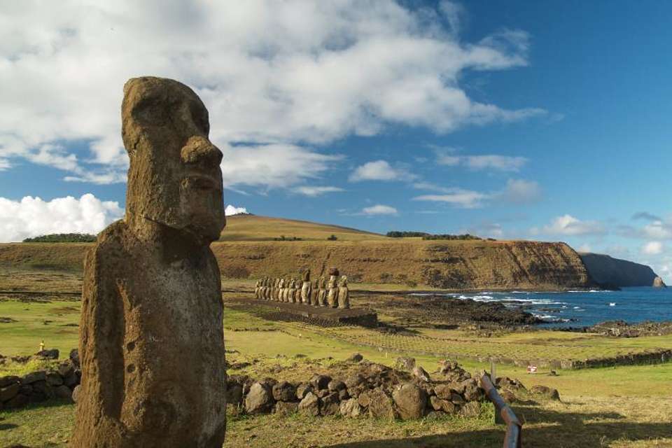 Sunrise at Tongariki on Easter Island - Tangol Tours - Chile - Image 4