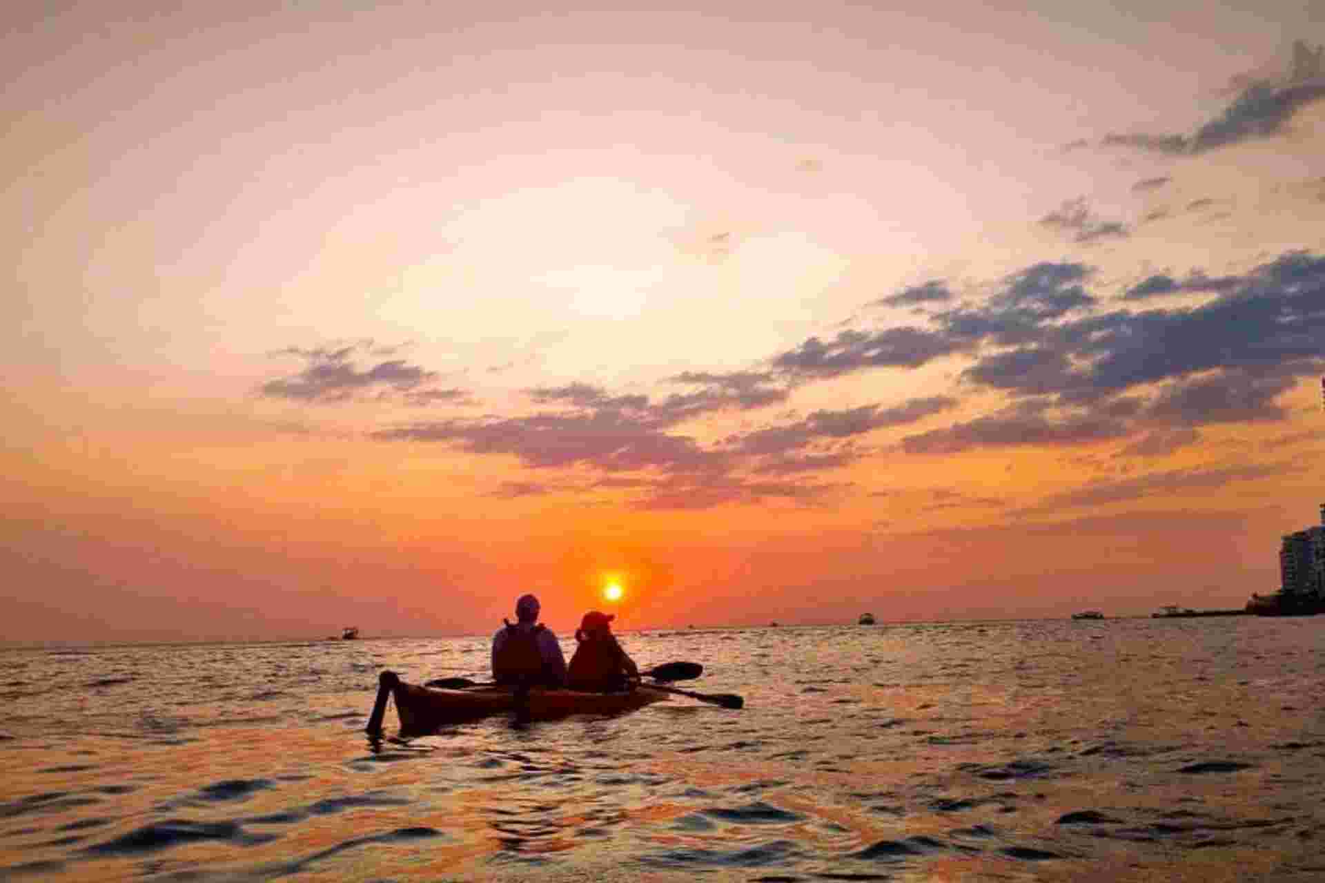 Sunset Cartagena in Kayak