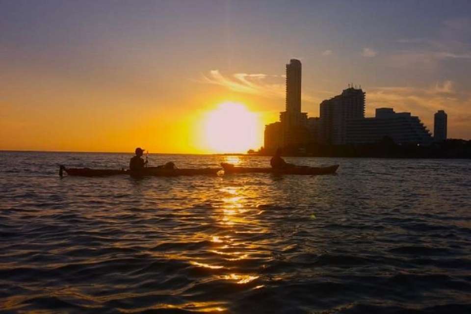 Sunset Cartagena in Kayak - Tangol Tours - Colombia - Image 2