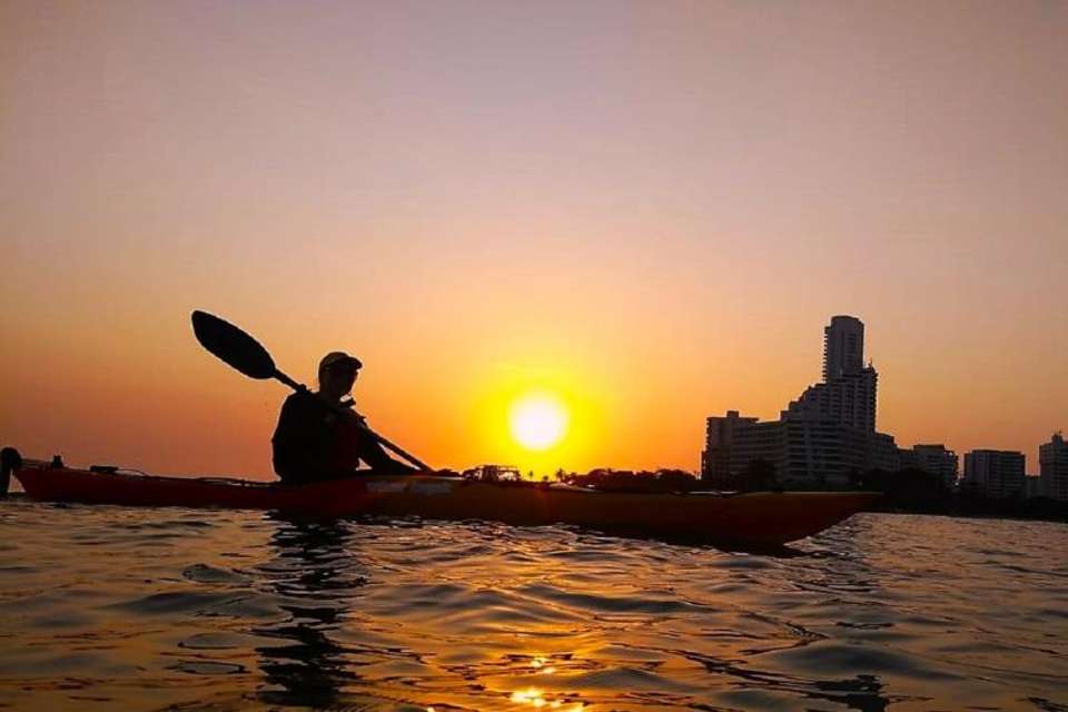 Sunset Cartagena in Kayak - Tangol Tours - Colombia - Image 3