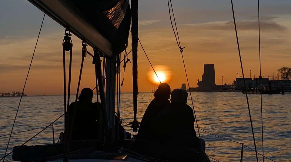 Sunset Sailing Cruise - Taguscruises Boat Tours & Yacht Charters - Portugal - Image 1