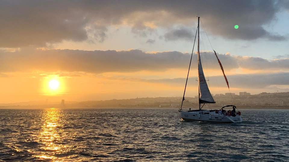 Sunset Sailing Cruise - Taguscruises Boat Tours & Yacht Charters - Portugal - Image 5