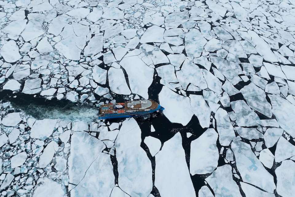Svalbard: North to the Midnight Sun (Ocean Albatros) - undefined - Image 6