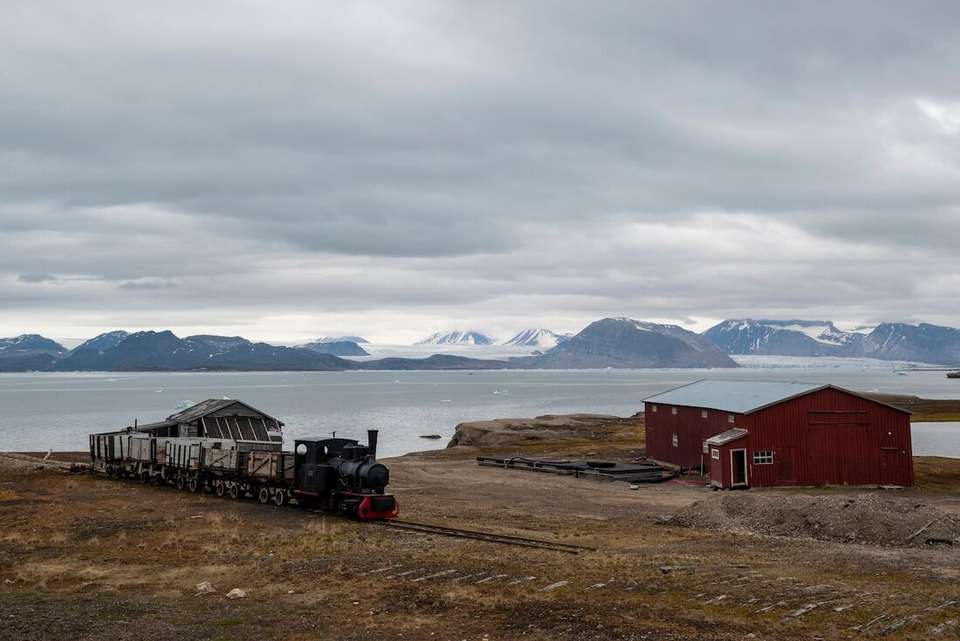 Svalbard: North to the Midnight Sun (Ocean Albatros) - undefined - Image 13