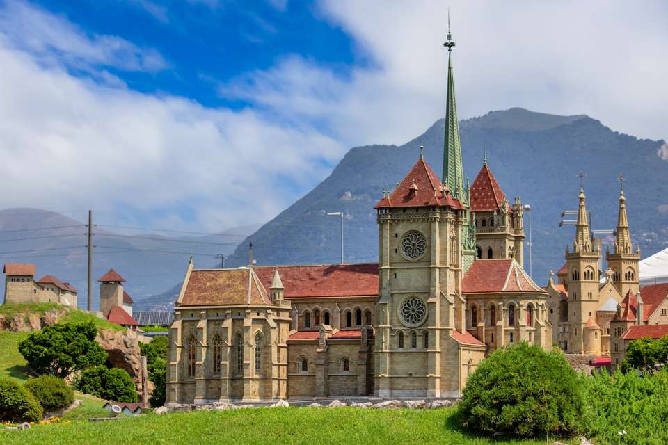 Swiss Landscapes Castles, Lakes, and Peaks - 6 days - On The Go Tours - Switzerland - Image 5