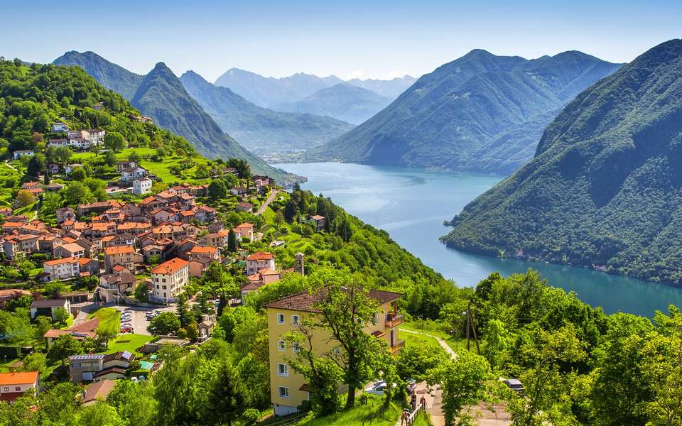 Swiss Landscapes Castles, Lakes, and Peaks - 6 days - On The Go Tours - Switzerland - Image 10
