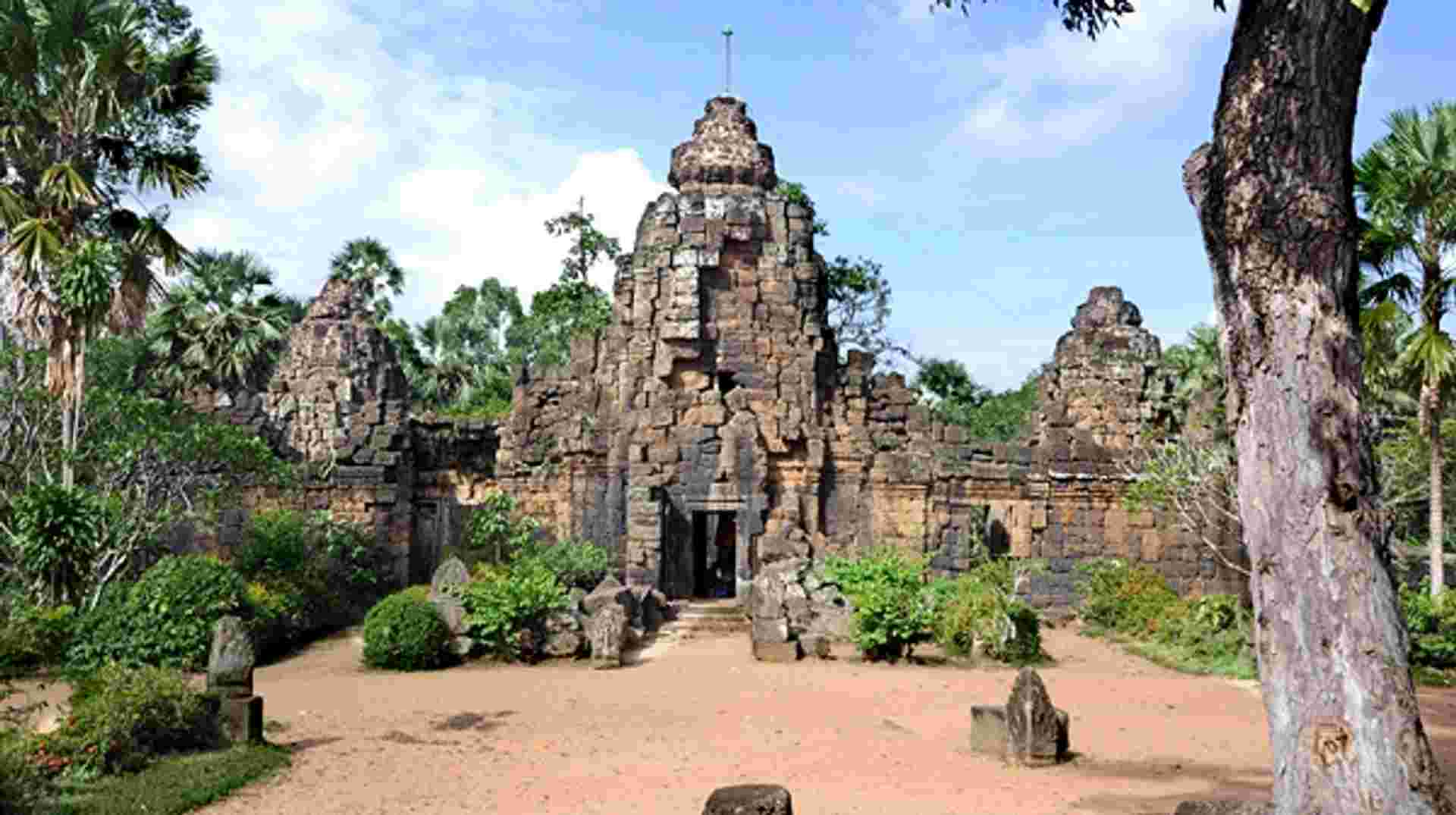Ta Prohm & Yeay Pov Temple Tour with Silk Weaving Village