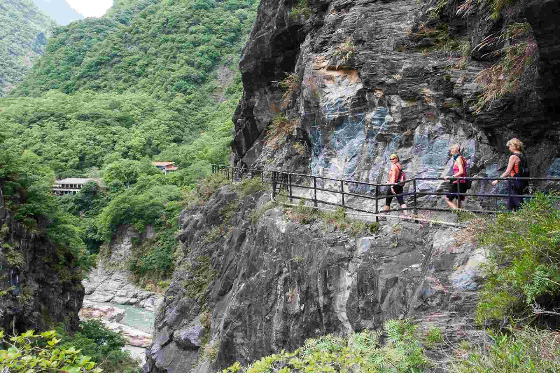 Taiwan Traverse by Road Bike