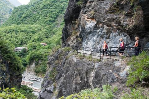 Bicycle Tour: Taiwan Traverse By Road Bike