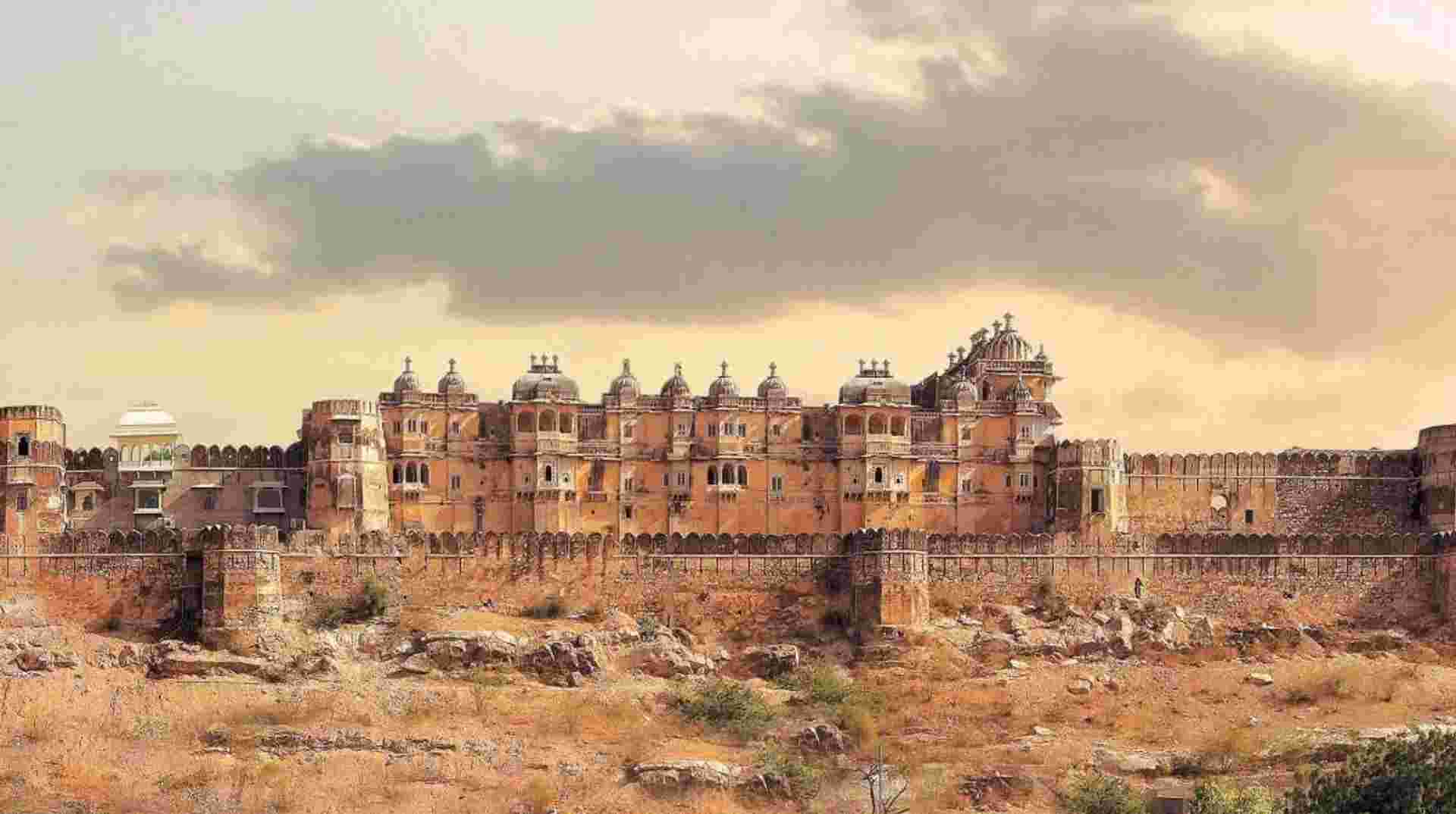 Taj Mahal & Rajasthan with Royal Stay at Fort Sardargarh
