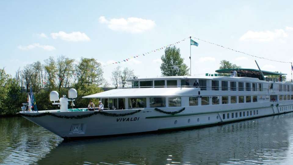 Taking in 3 countries: The Danube and its traditions - Tweet World Travel - Austria - Image 1