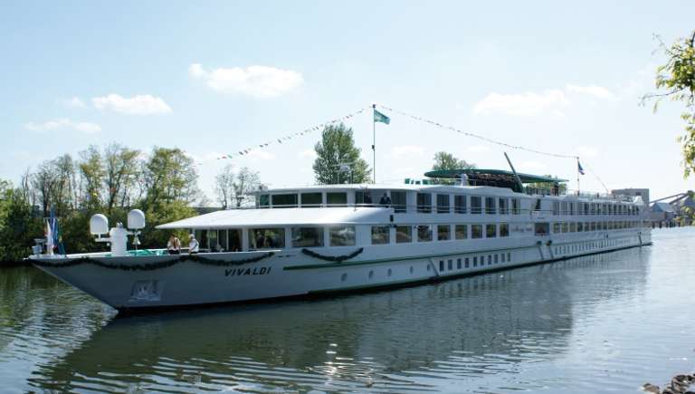 Taking in 3 countries: The Danube and its traditions (port-to-port cruise)