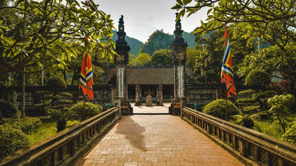 Tam Coc & Hoa Lu Day Tour From Hanoi - Hgh Travel - Vietnam - Image 2