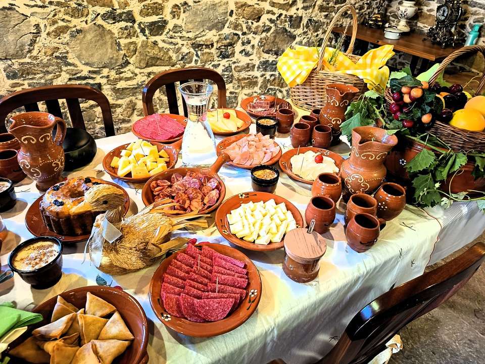 Taste of Sintra’s Wonders - Wine & Tapas Tasting Tour - Wonder Van - Portugal - Image 12