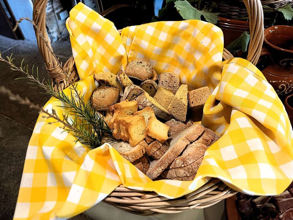 Taste of Sintra’s Wonders - Wine & Tapas Tasting Tour - Wonder Van - Portugal - Image 9