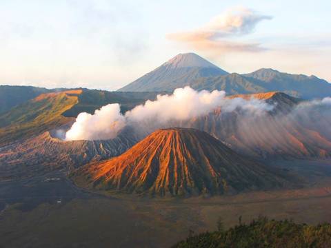 Indonesia Guided And Escorted Tours: Temples, Volcanoes And Beaches; Private Tour