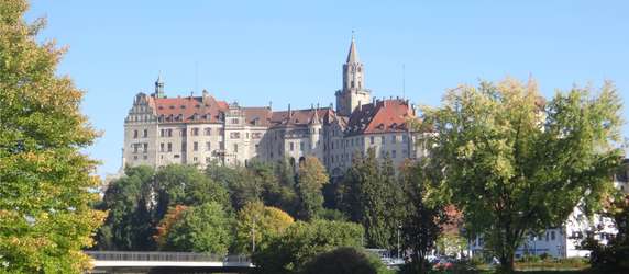 Image 3 of 7