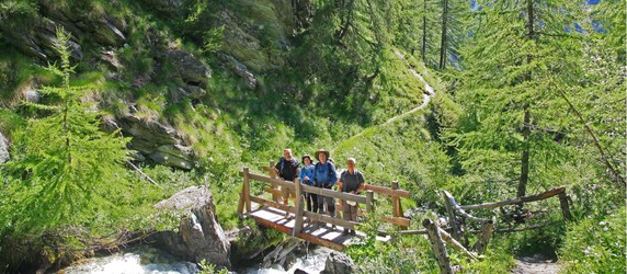 Image 4 of 9