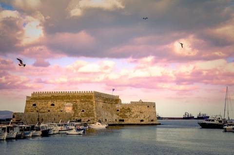 Getaways And Short Breaks Tour: The Labyrinth Of Crete, German-speaking Guide