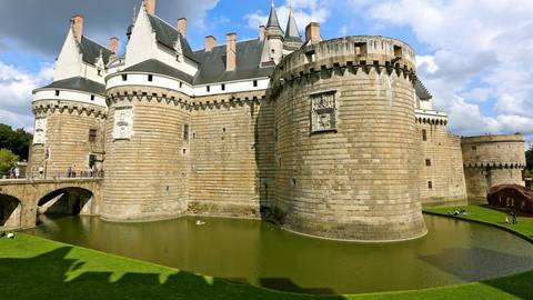 The Loire Valley, A Royal Legacy (port-to-port Cruise)