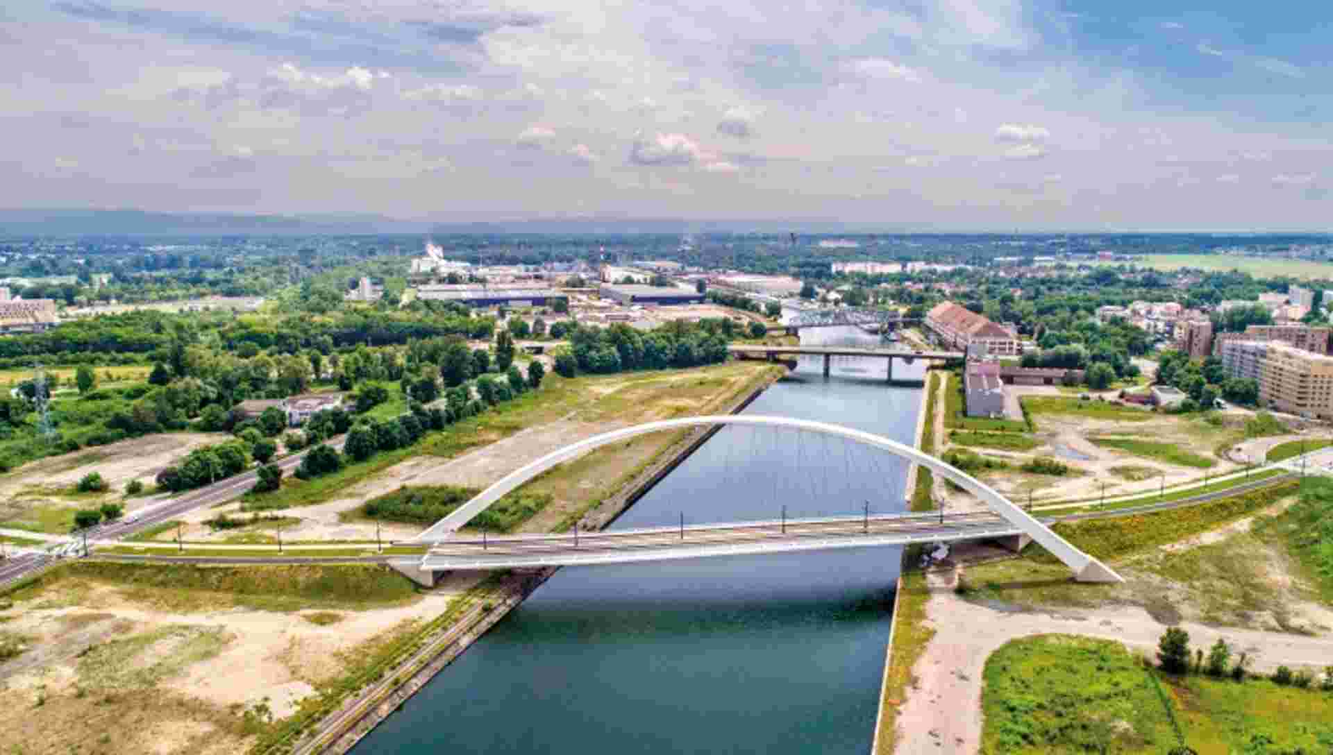 The Rhine in celebration (Port-Port)