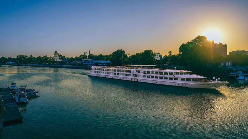The Splendors of Andalusia Along the Guadalquivir Seville, Cordoba and Cadiz: the must-sees in an all-inclusive package (port-to-port cruise) - undefined - Image 4